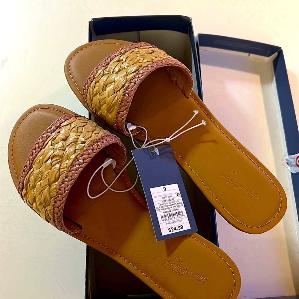 Universal Threads Dez Sandals new in box size 9